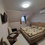 Hajnalka Vendeghaz Penzion 3*