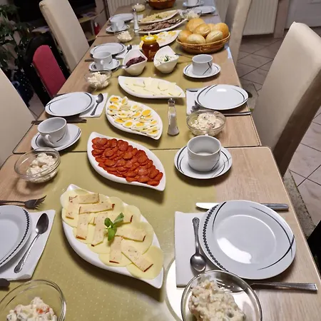 Hajnalka Vendeghaz 3*