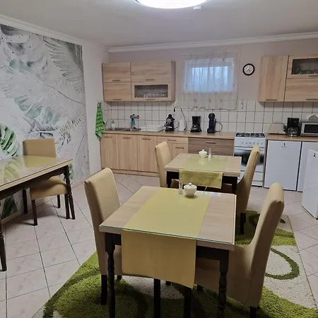 게스트하우스 Hajnalka Vendeghaz 3*