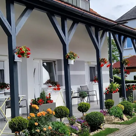 Hajnalka Vendeghaz 게스트하우스 Bük