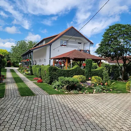 Hajnalka Vendeghaz 게스트하우스