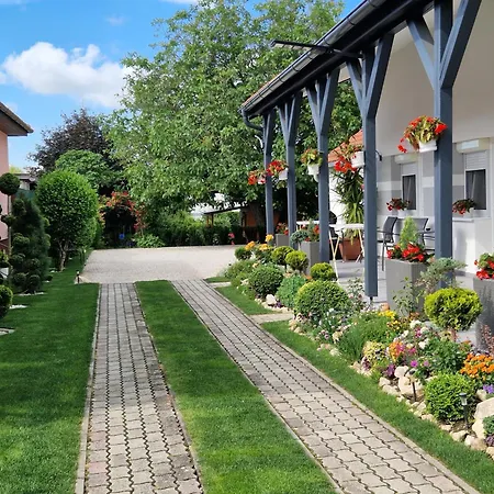 Hajnalka Vendeghaz 게스트하우스 Bük