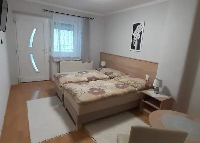 Hajnalka Vendeghaz Gæstehus 3*