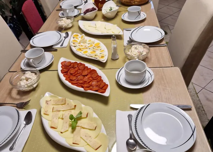 Hajnalka Vendeghaz 3*
